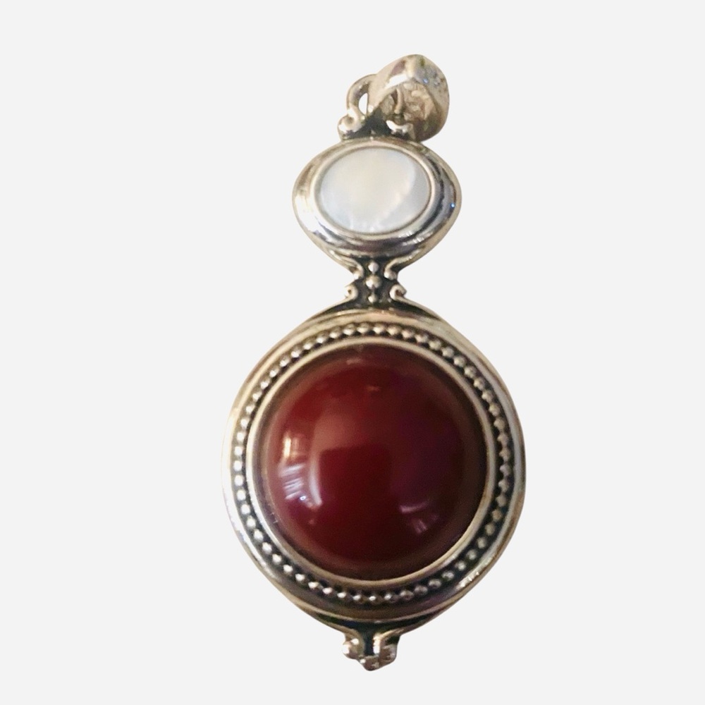 Lia Sophia "Lisa" slide pendant. Silver Tone NEW